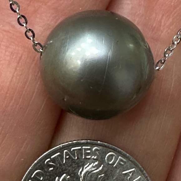 13mm TAHITIAN Pearl Floating on 925 Silver Chain - Classic & Elegant! - Picture 4 of 7